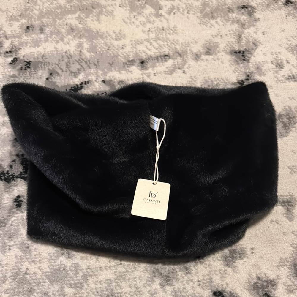 Luxurious Black Scarf with Elegant Knot Detail